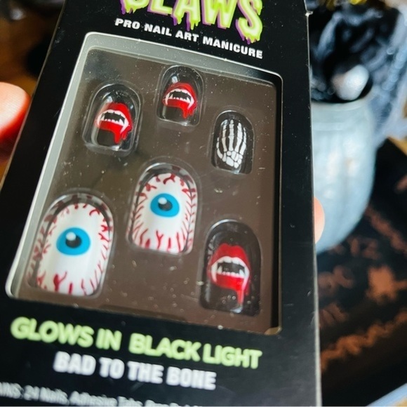 Sinful Colors Press On Bad To The Bone Halloween Nails NWT - Picture 3 of 4